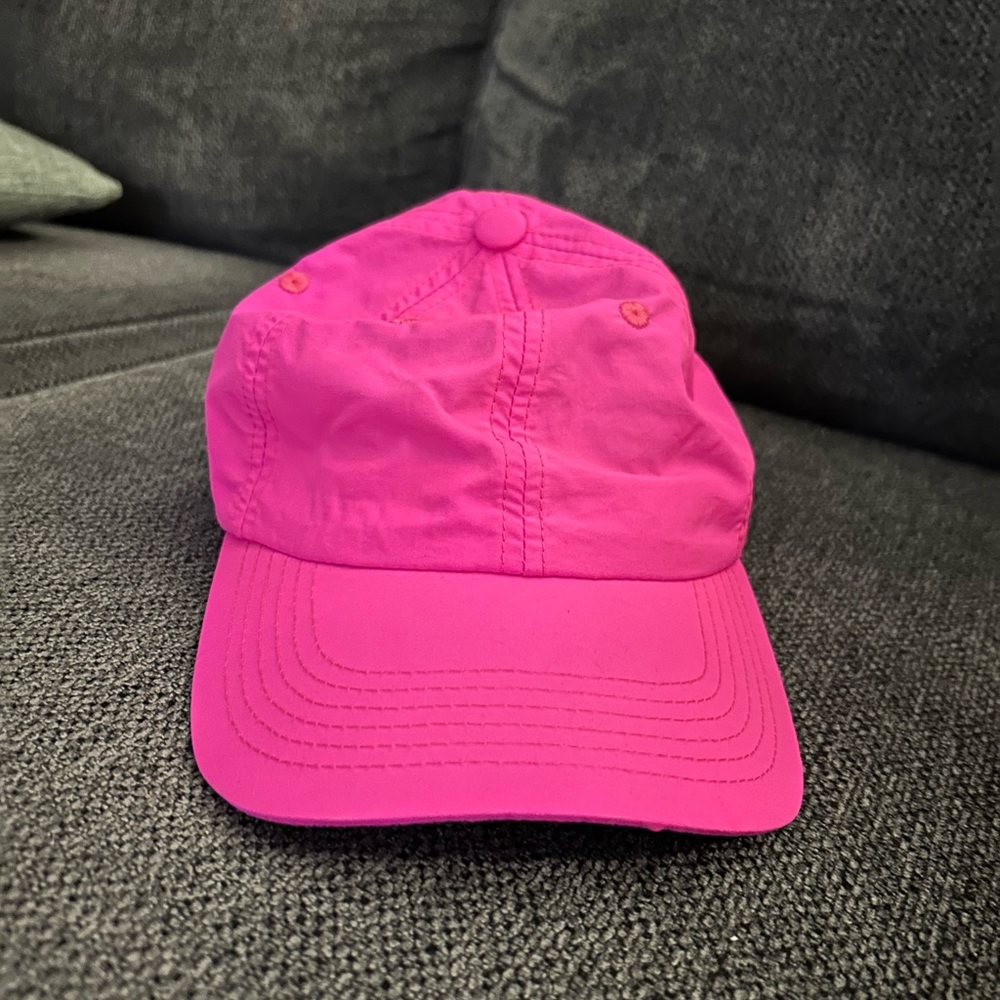 HEY GIRL RUN athletic hat